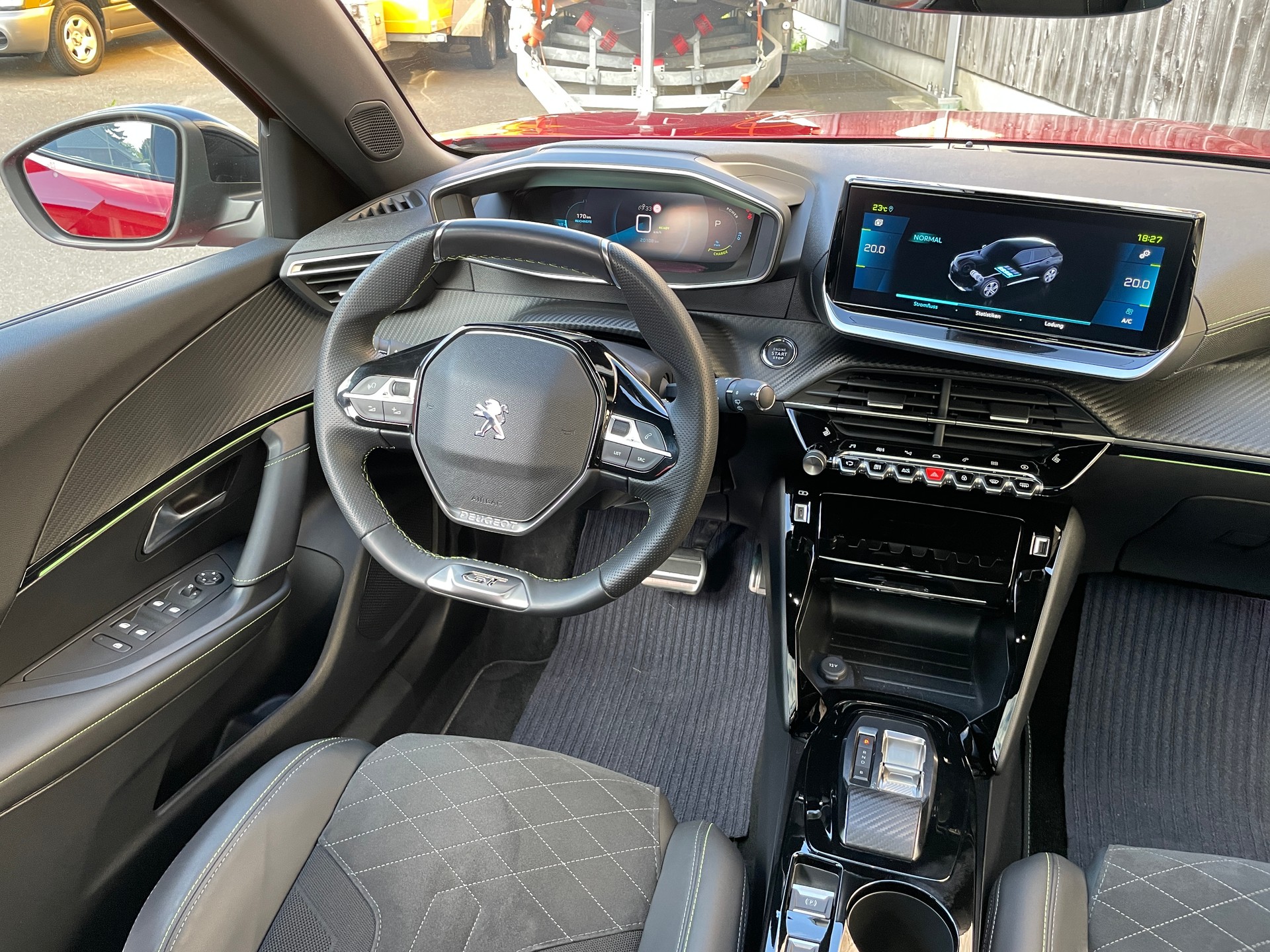 PEUGEOT 2008 e GT Pack-image-11