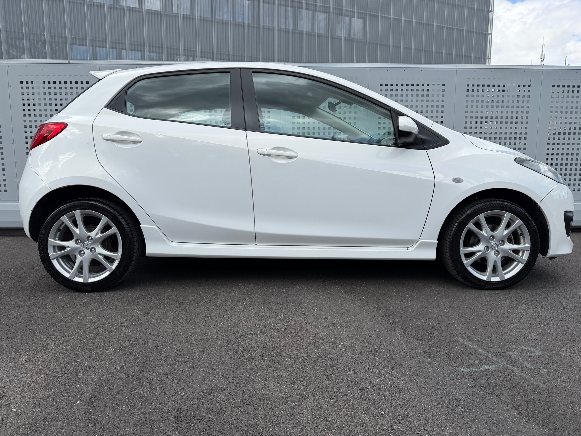 MAZDA 2 1.5i 16V Sport-showroom-element-1