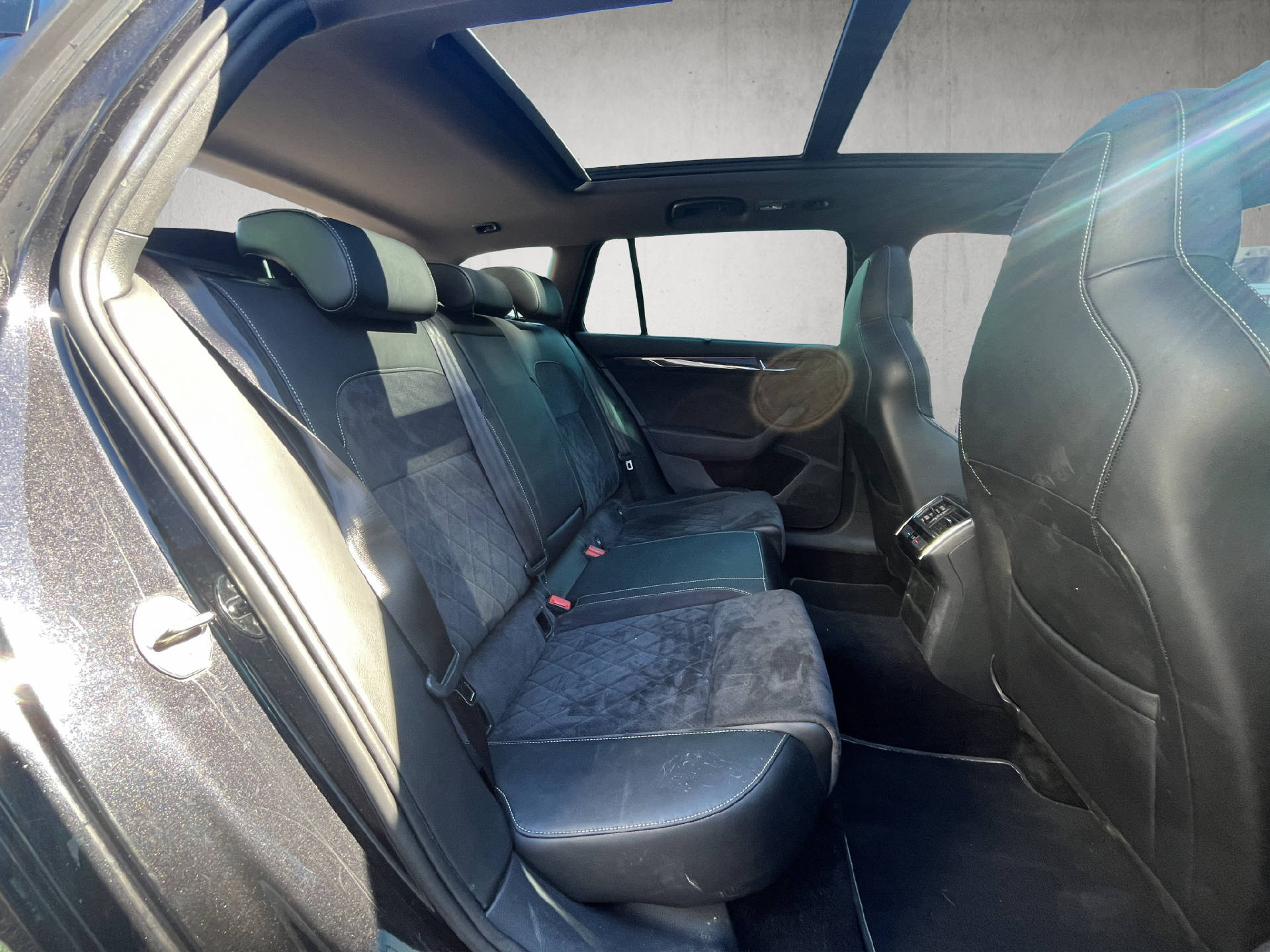 SKODA Superb Combi 2.0 TSI 280 SportLine+ 4x4 DSG-image-19
