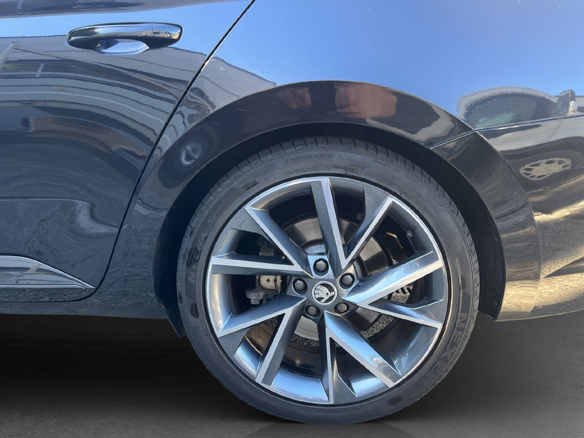 SKODA Superb Combi 2.0 TSI 280 SportLine+ 4x4 DSG-image-25