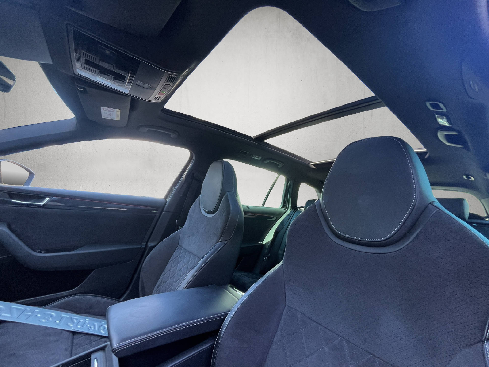 SKODA Superb Combi 2.0 TSI 280 SportLine+ 4x4 DSG-image-26