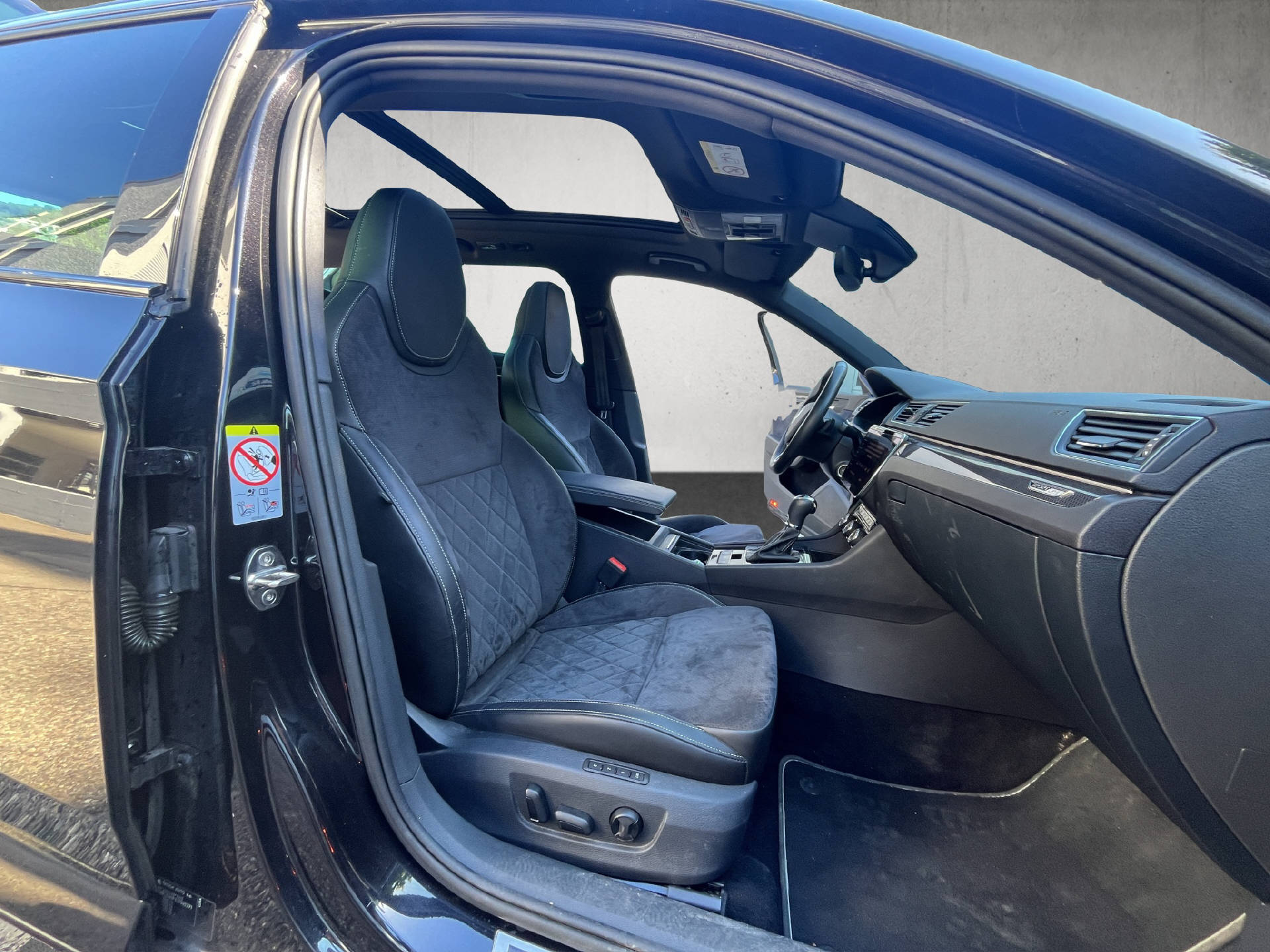 SKODA Superb Combi 2.0 TSI 280 SportLine+ 4x4 DSG-image-17