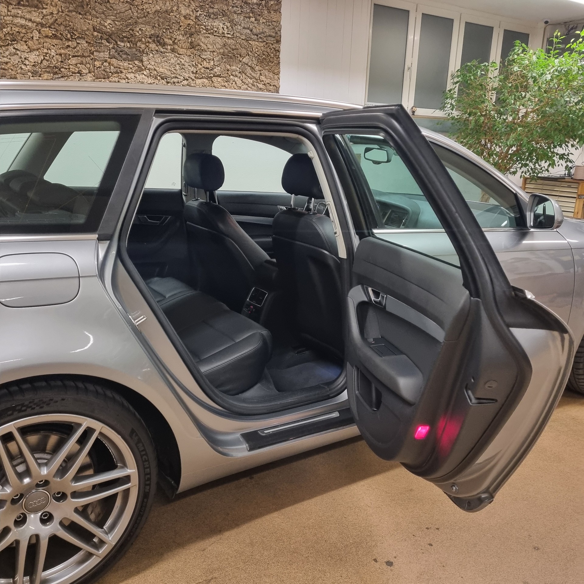 AUDI A6 Avant 3.0 V6 TDI quattro tiptronic-image-9