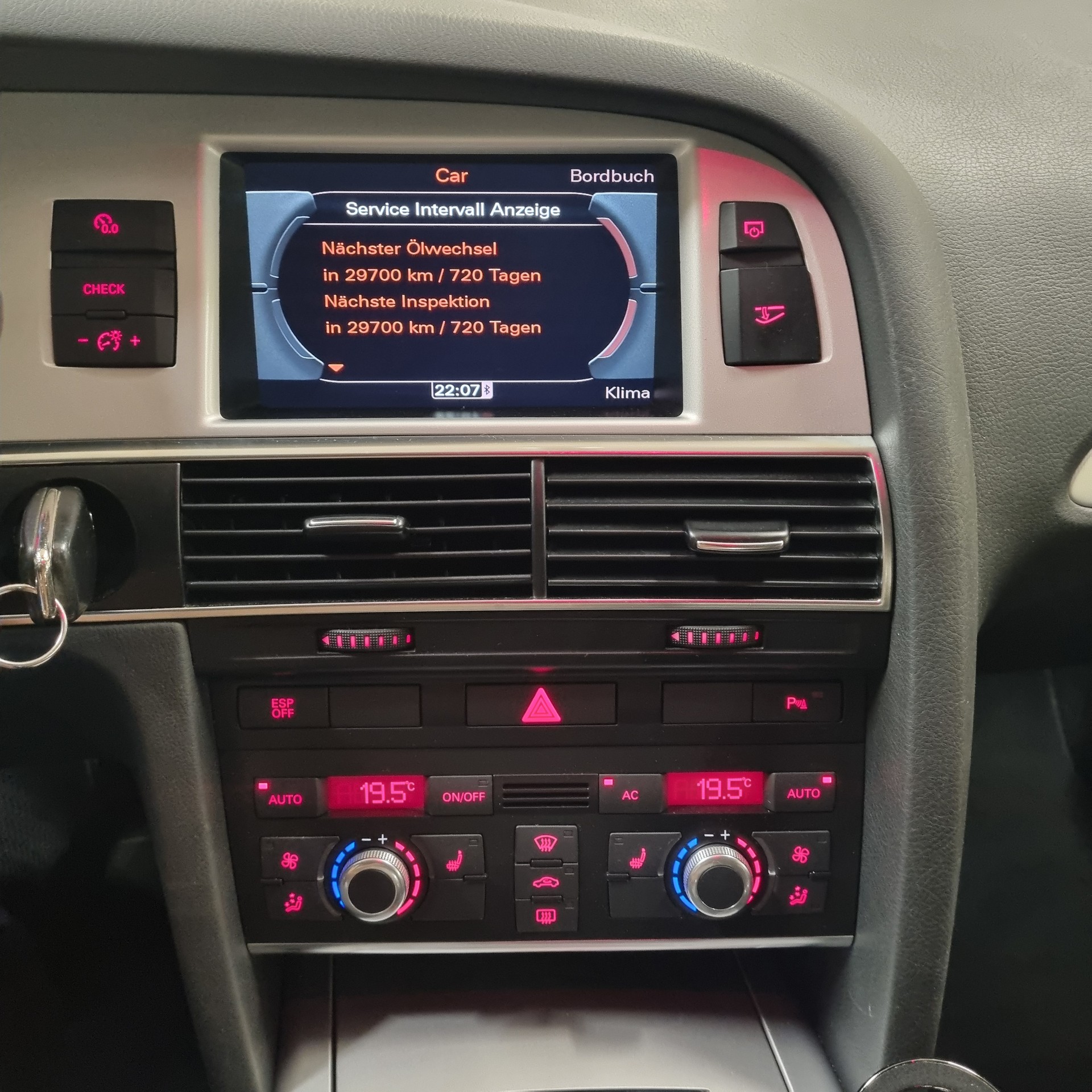 AUDI A6 Avant 3.0 V6 TDI quattro tiptronic-image-13