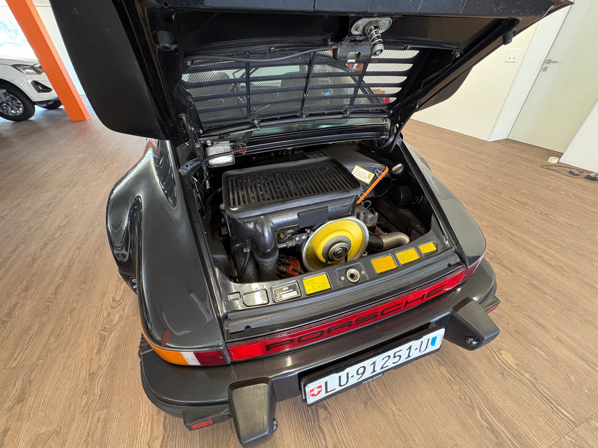 PORSCHE 911 Turbo-image-7