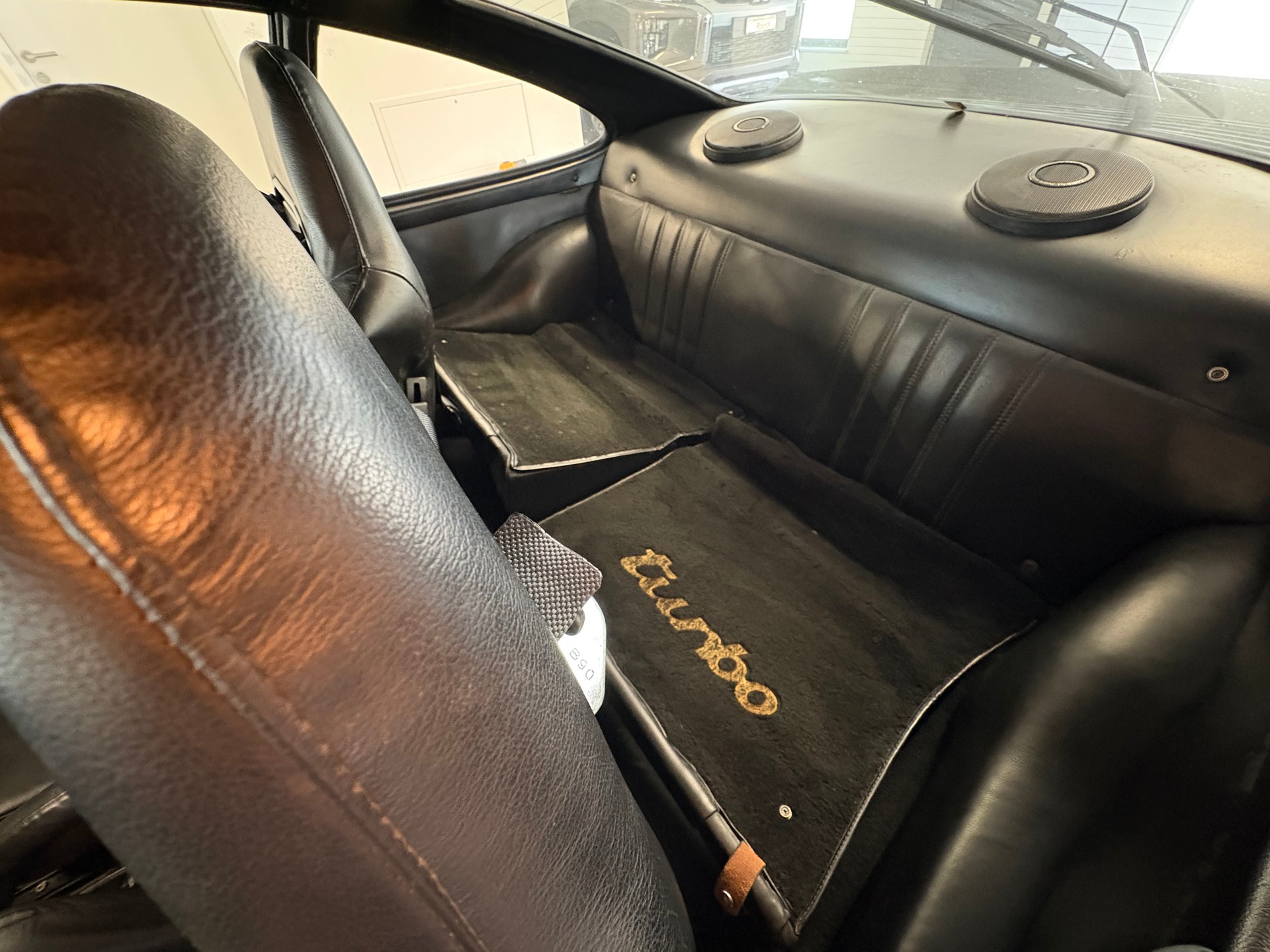 PORSCHE 911 Turbo-image-9