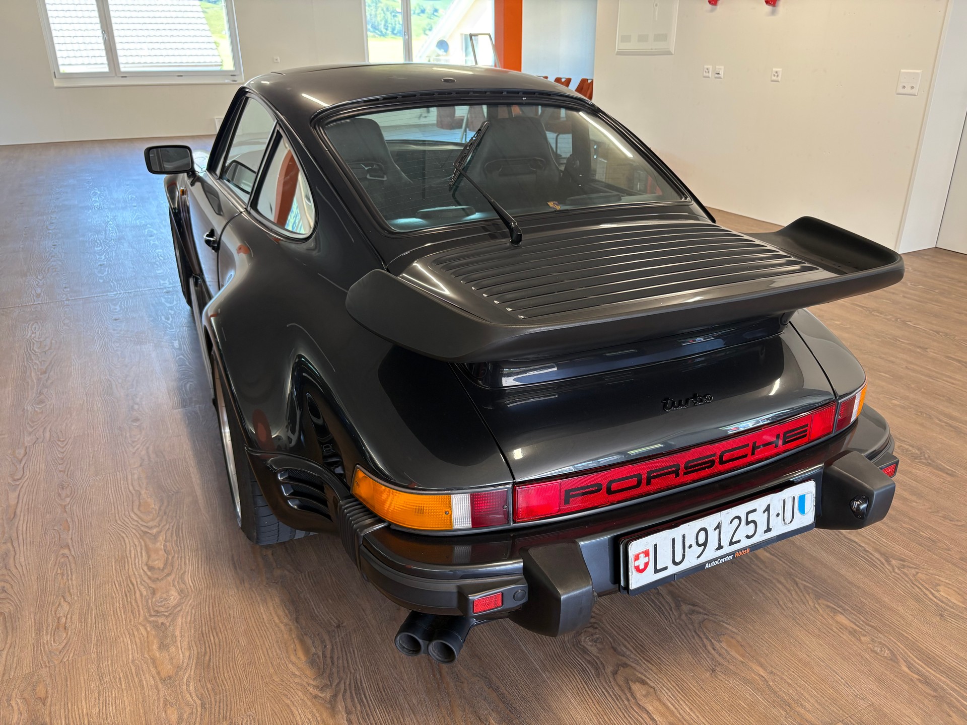 PORSCHE 911 Turbo-image-3