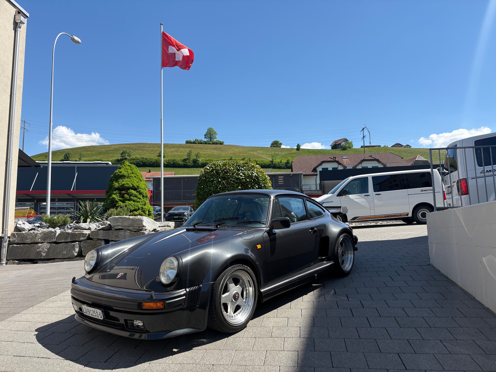 PORSCHE 911 Turbo-image-13