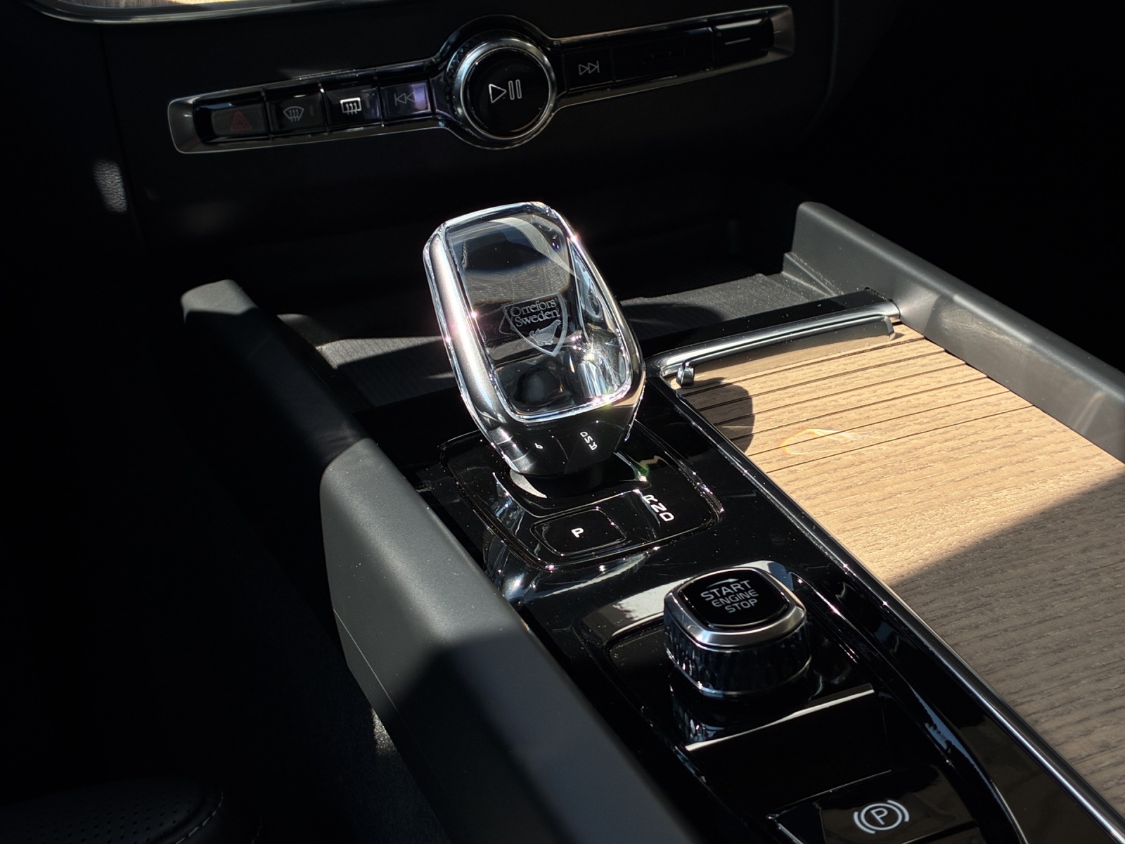 VOLVO XC60 2.0 T8 TE Plus Dark eAWD-image-18