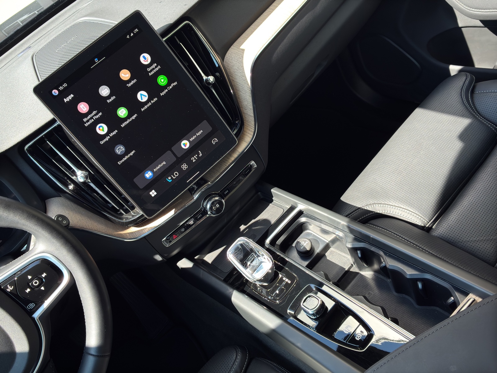 VOLVO XC60 2.0 T8 TE Plus Dark eAWD-image-17
