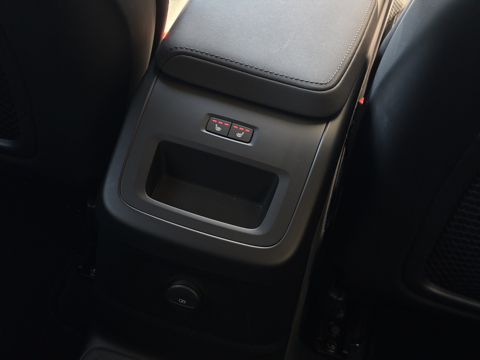 VOLVO XC60 2.0 T8 TE Plus Dark eAWD-image-19