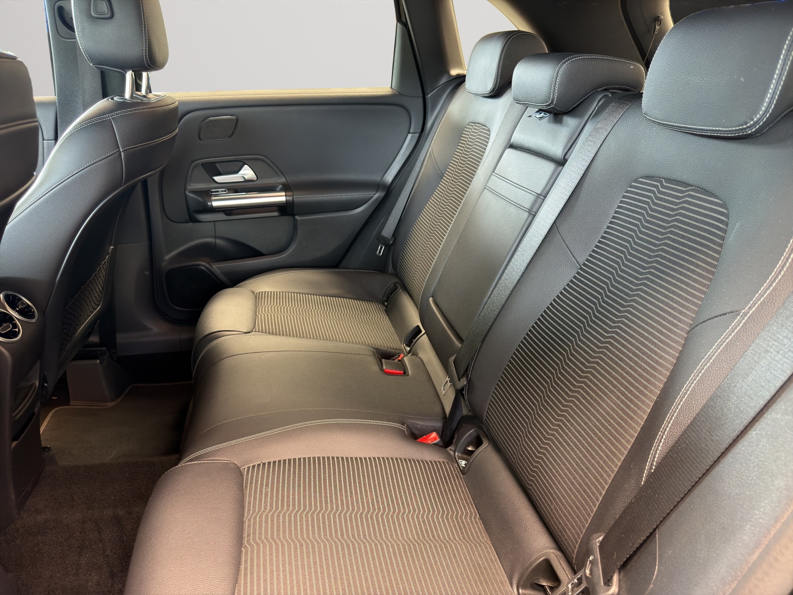 MERCEDES-BENZ B 220 4Matic Progressive-image-12