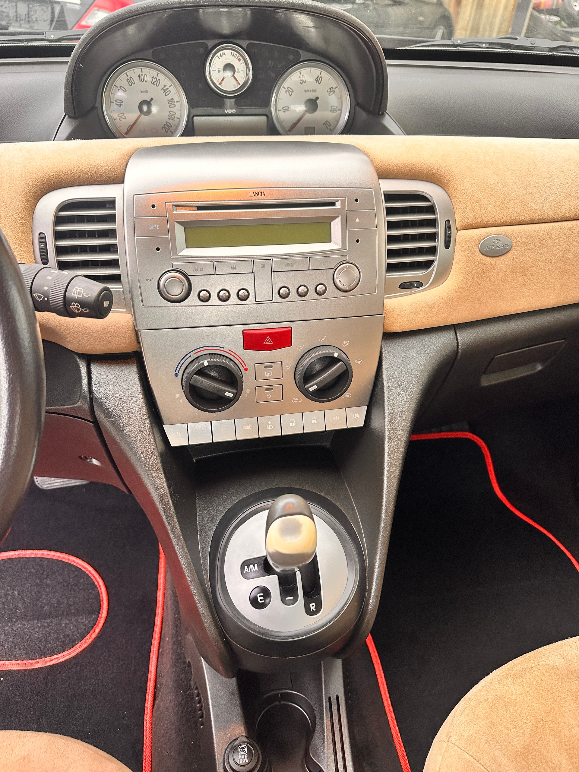 LANCIA Ypsilon 1.4 16V Platino-image-6