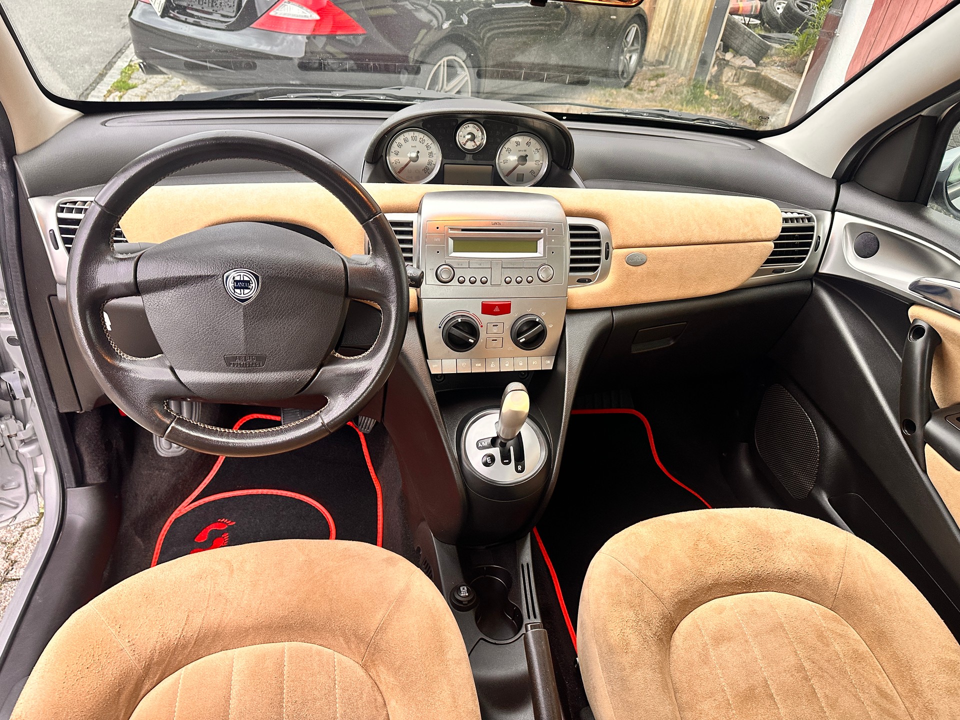LANCIA Ypsilon 1.4 16V Platino-image-14