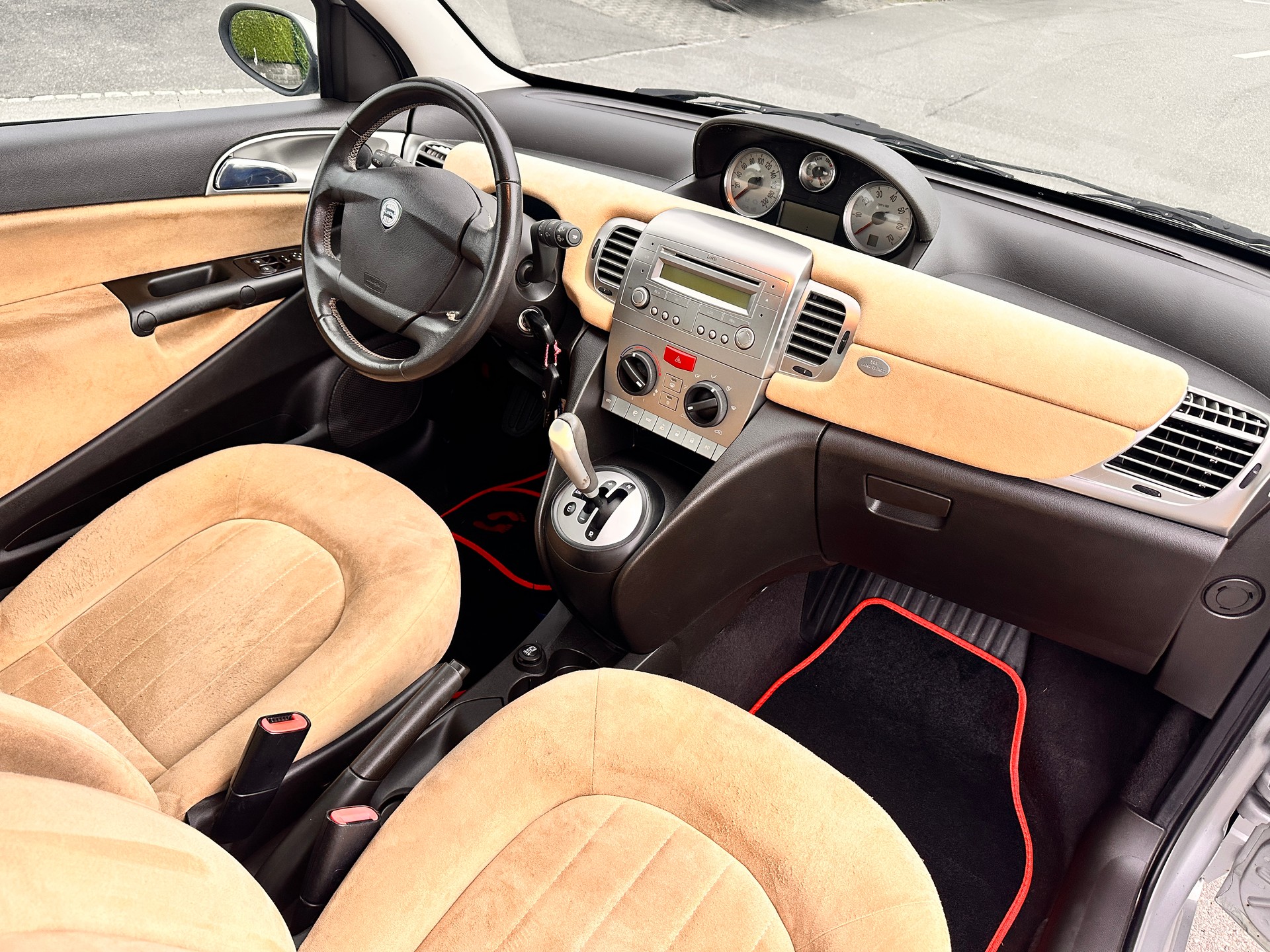 LANCIA Ypsilon 1.4 16V Platino-showroom-element-1
