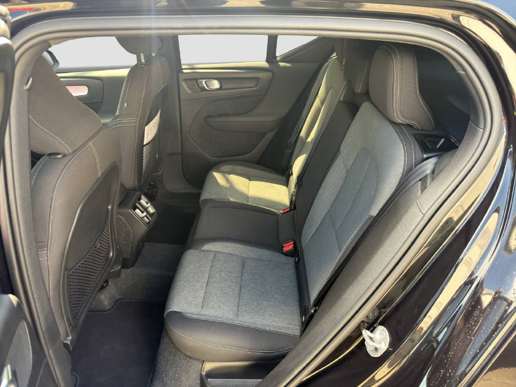 VOLVO XC40 2.0 B3 MH Plus Dark-image-11