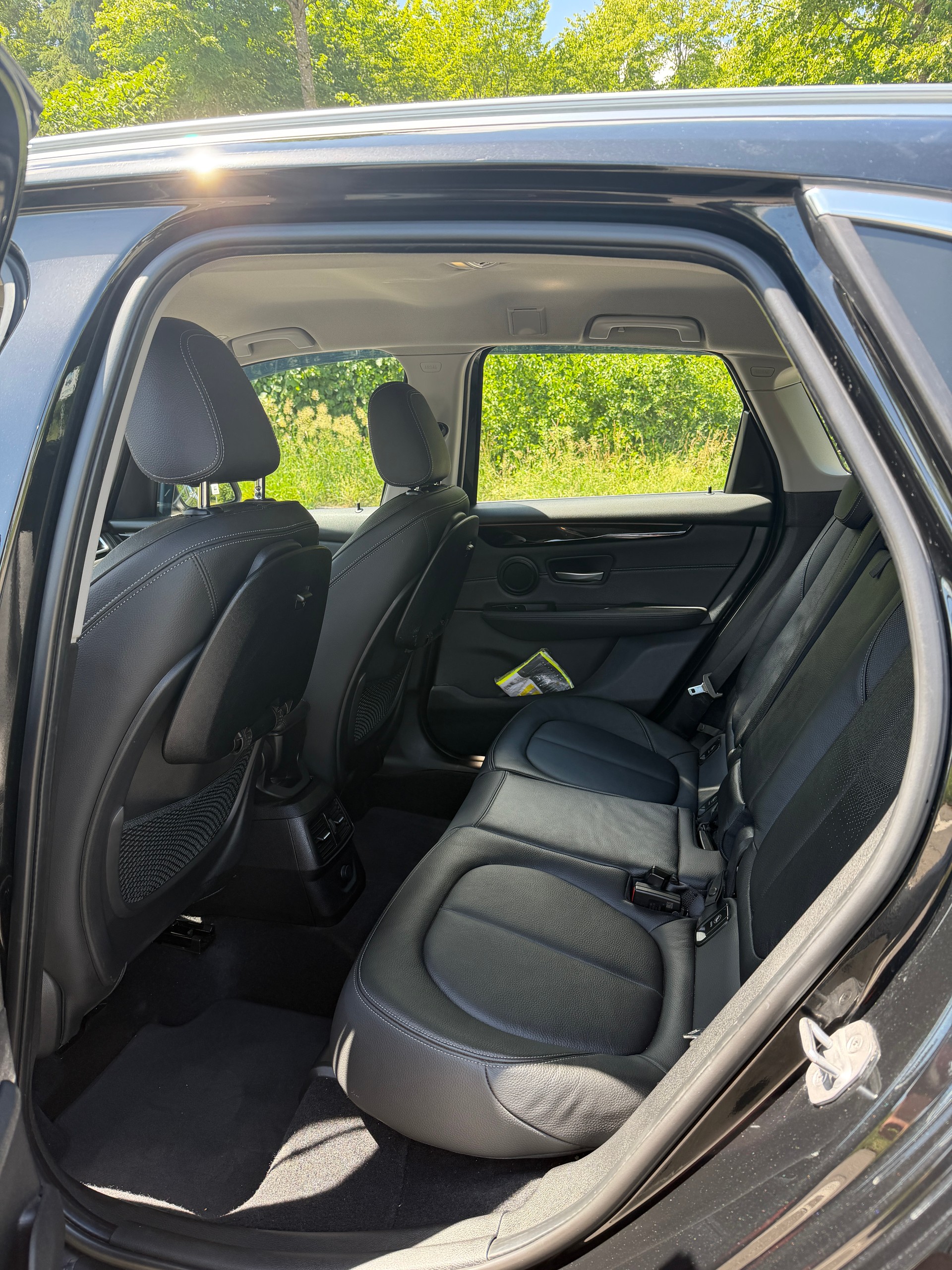 BMW 225i xDrive-image-6