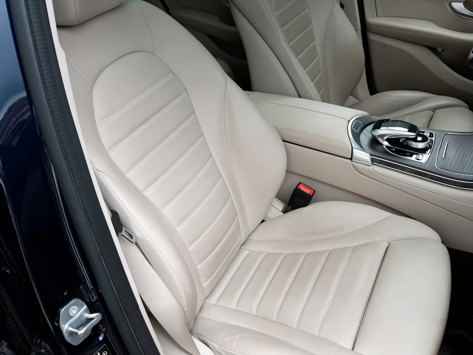 MERCEDES-BENZ GLC 250 d 4Matic-image-15