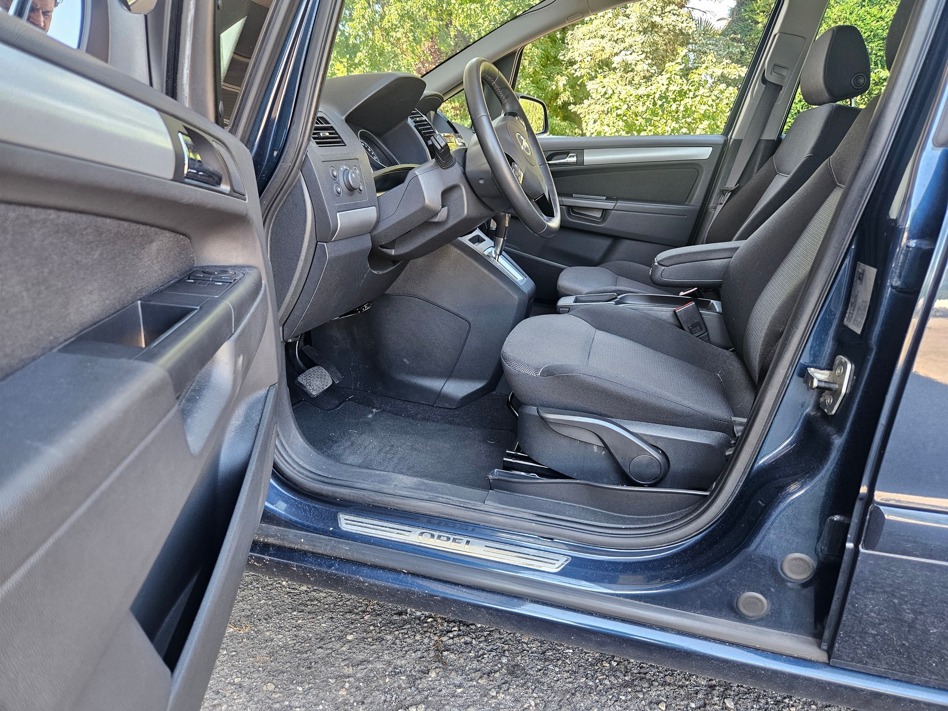OPEL Zafira 2.2i 16V Anniversary Edition Automatic-image-6