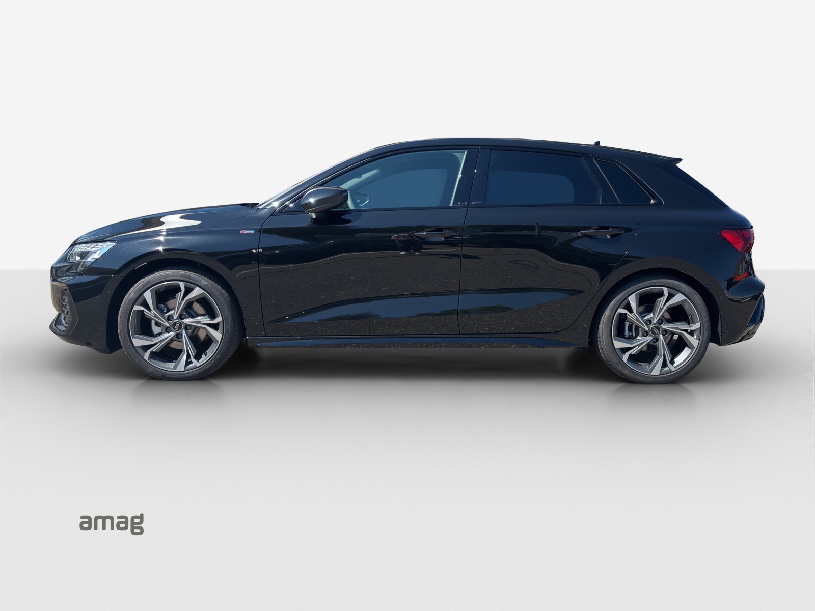AUDI CH-Ausführung / Gratisservice 10 Jahre oder 100'000km ab 1. Inv.-showroom-element-1