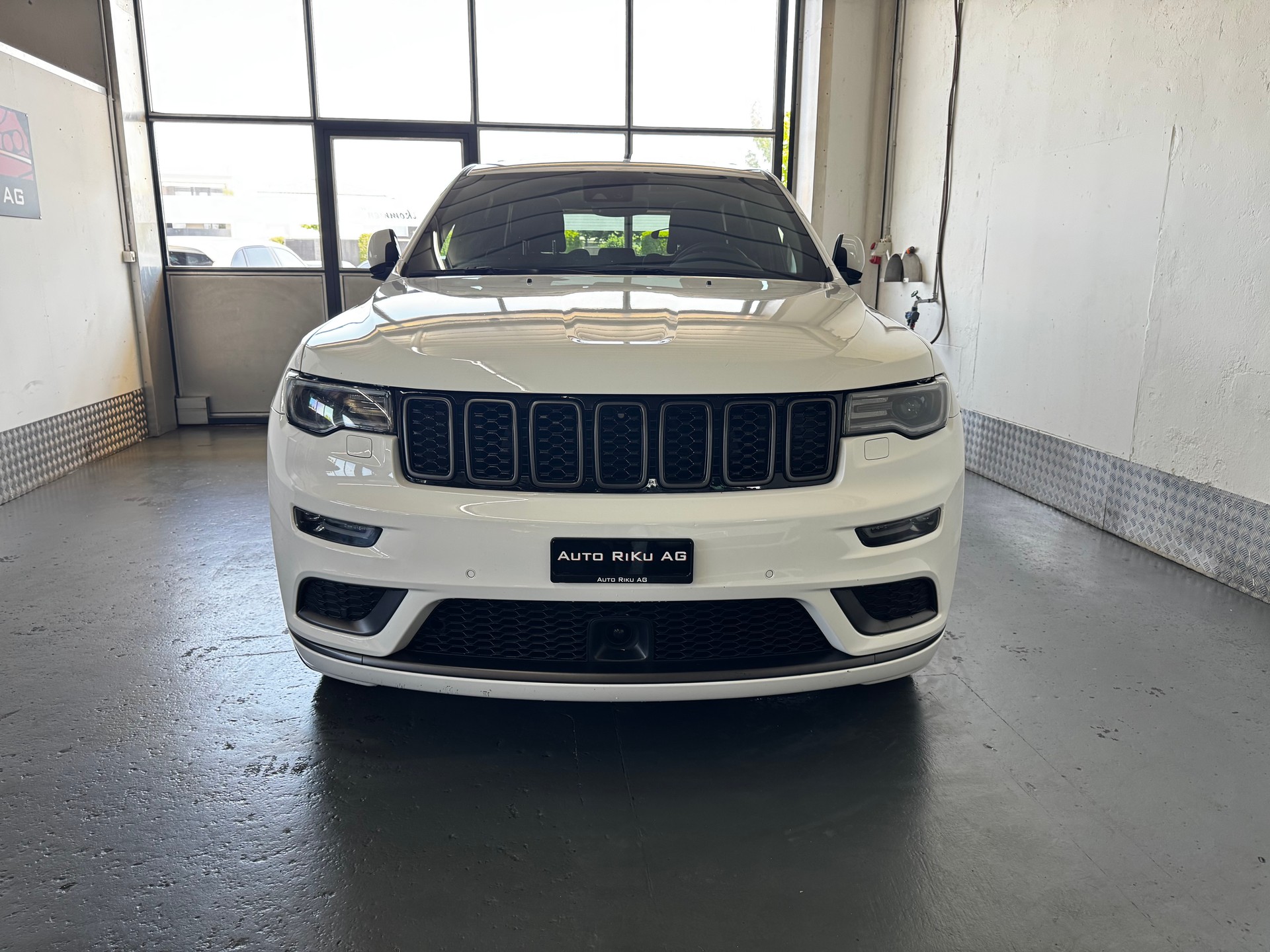 JEEP Grand Cherokee 3.0 CRD S Automatic-showroom-element-3