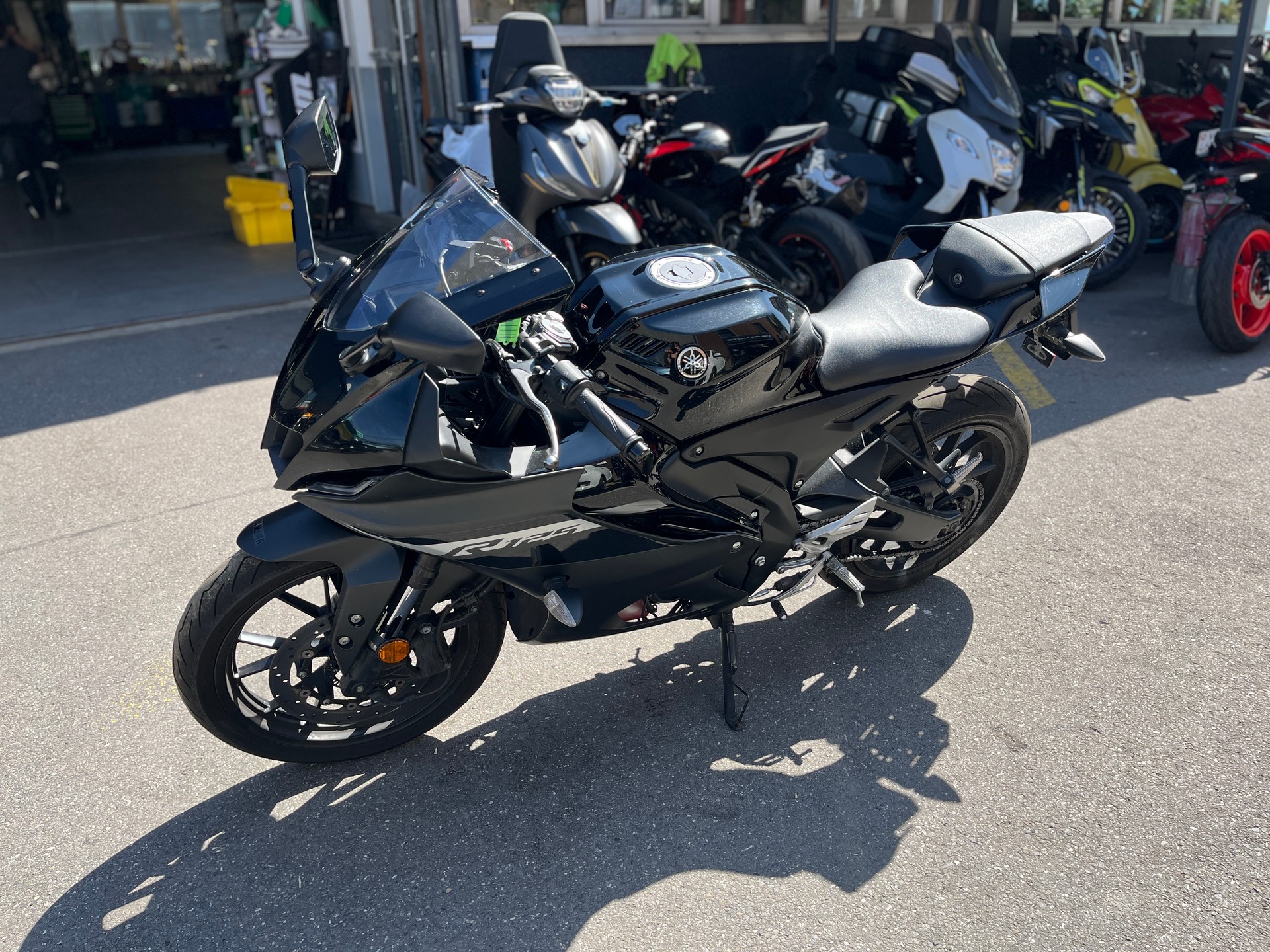 YAMAHA YZF-R 125 ABS-showroom-element-3