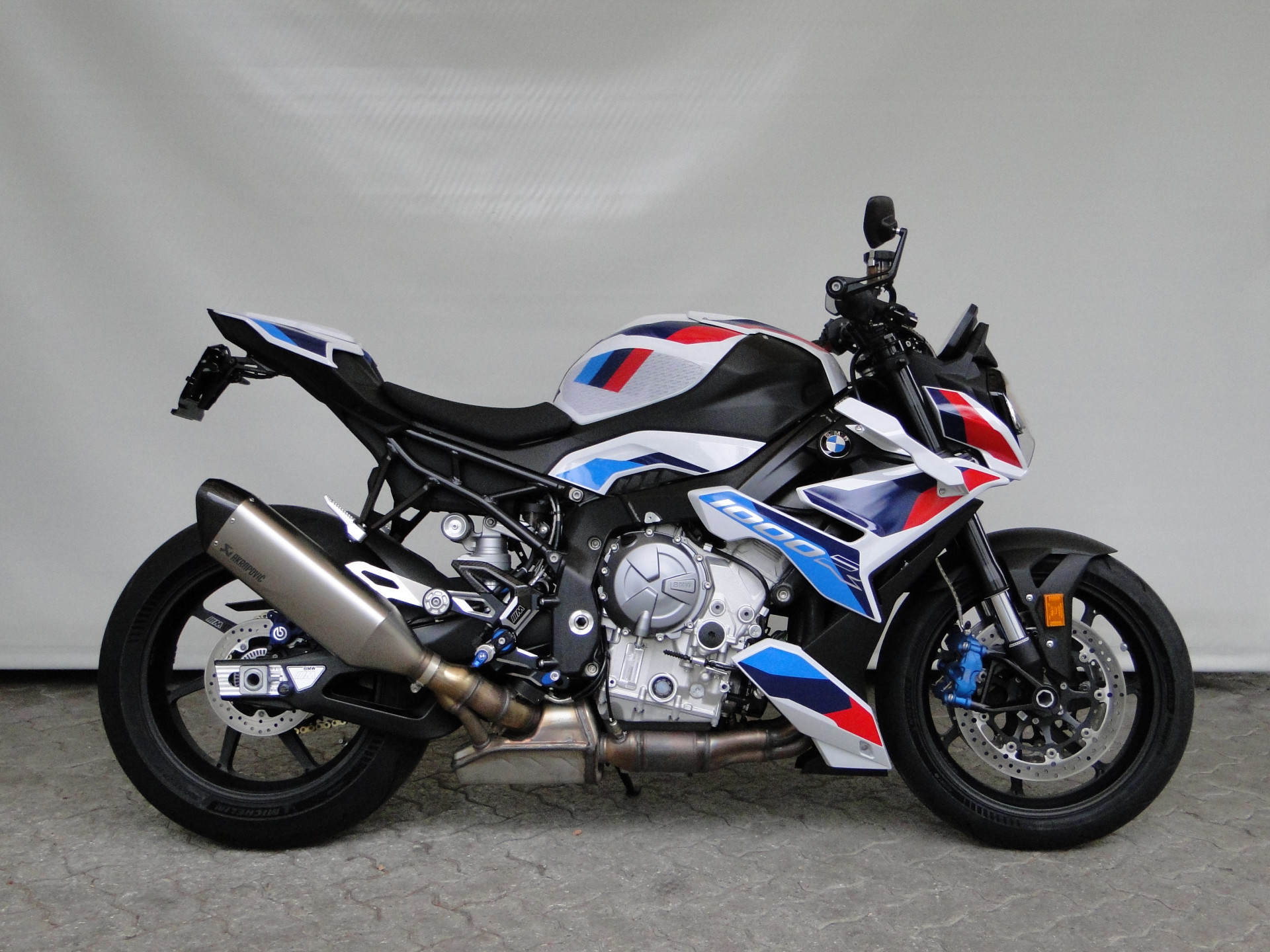 BMW M 1000 R-image-2