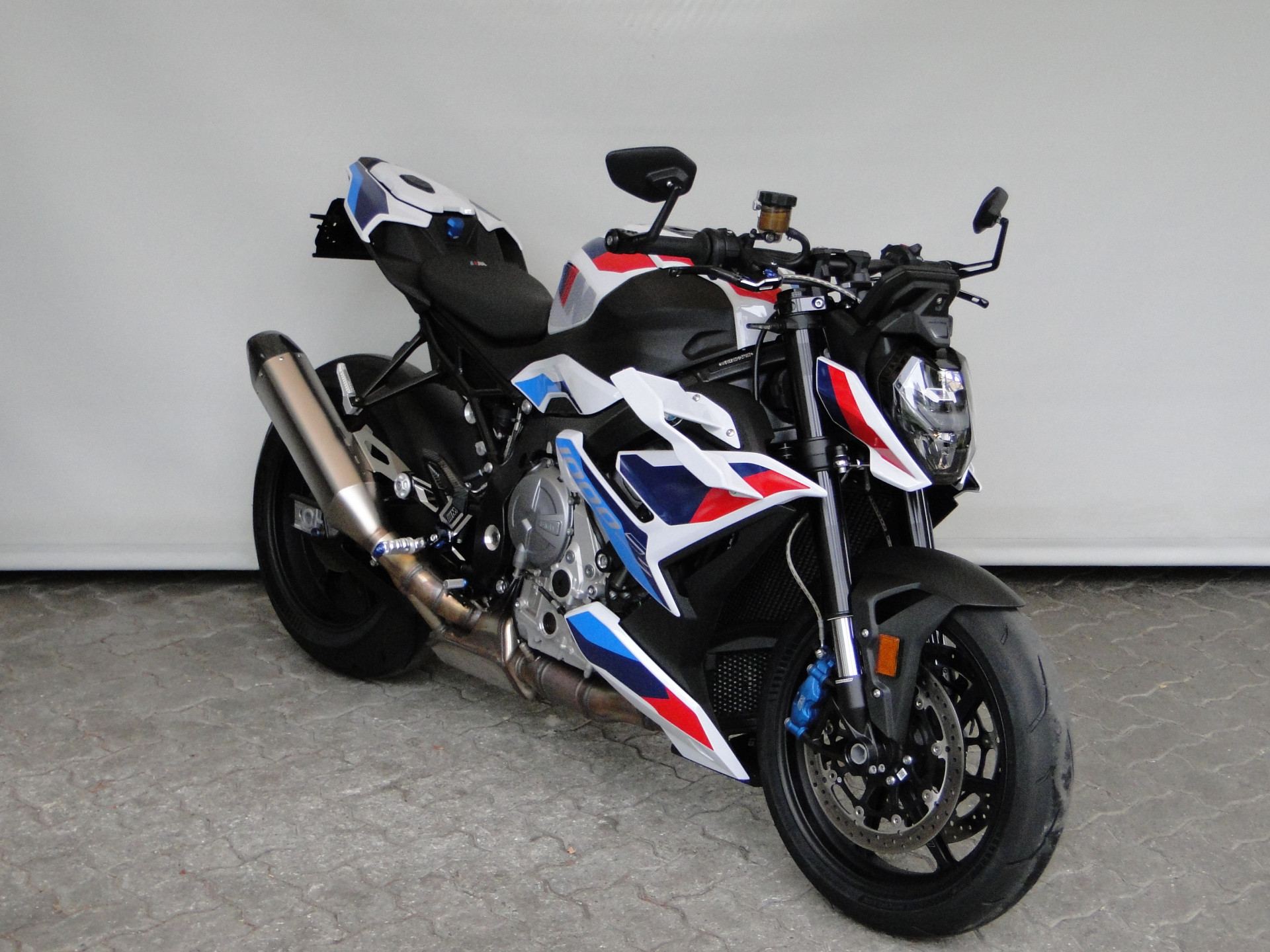 BMW M 1000 R-image-1