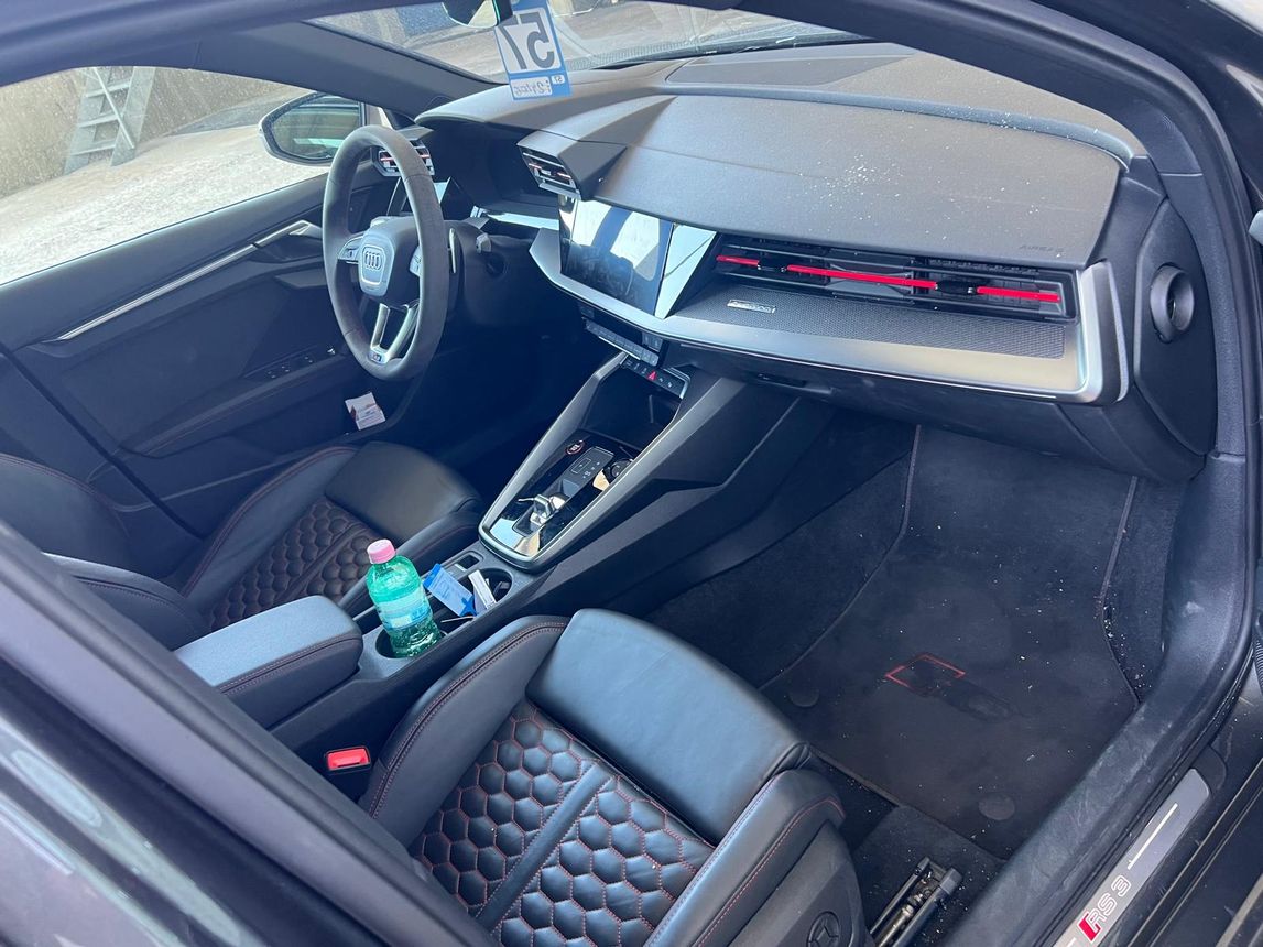 AUDI RS3 Sportback 2.5 TSI quattro S-tronic-image-6