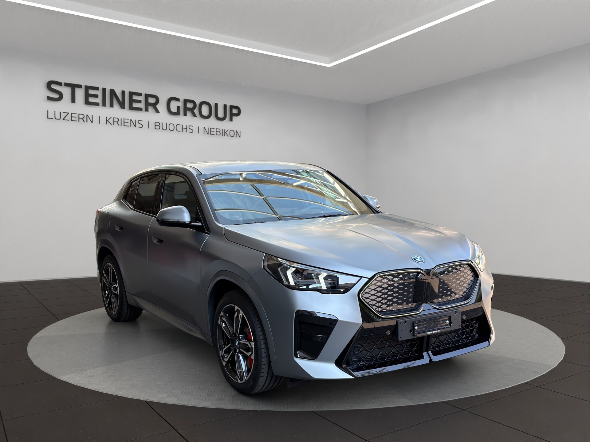 BMW iX2 xDrive 30 M Sport Pro-showroom-element-2