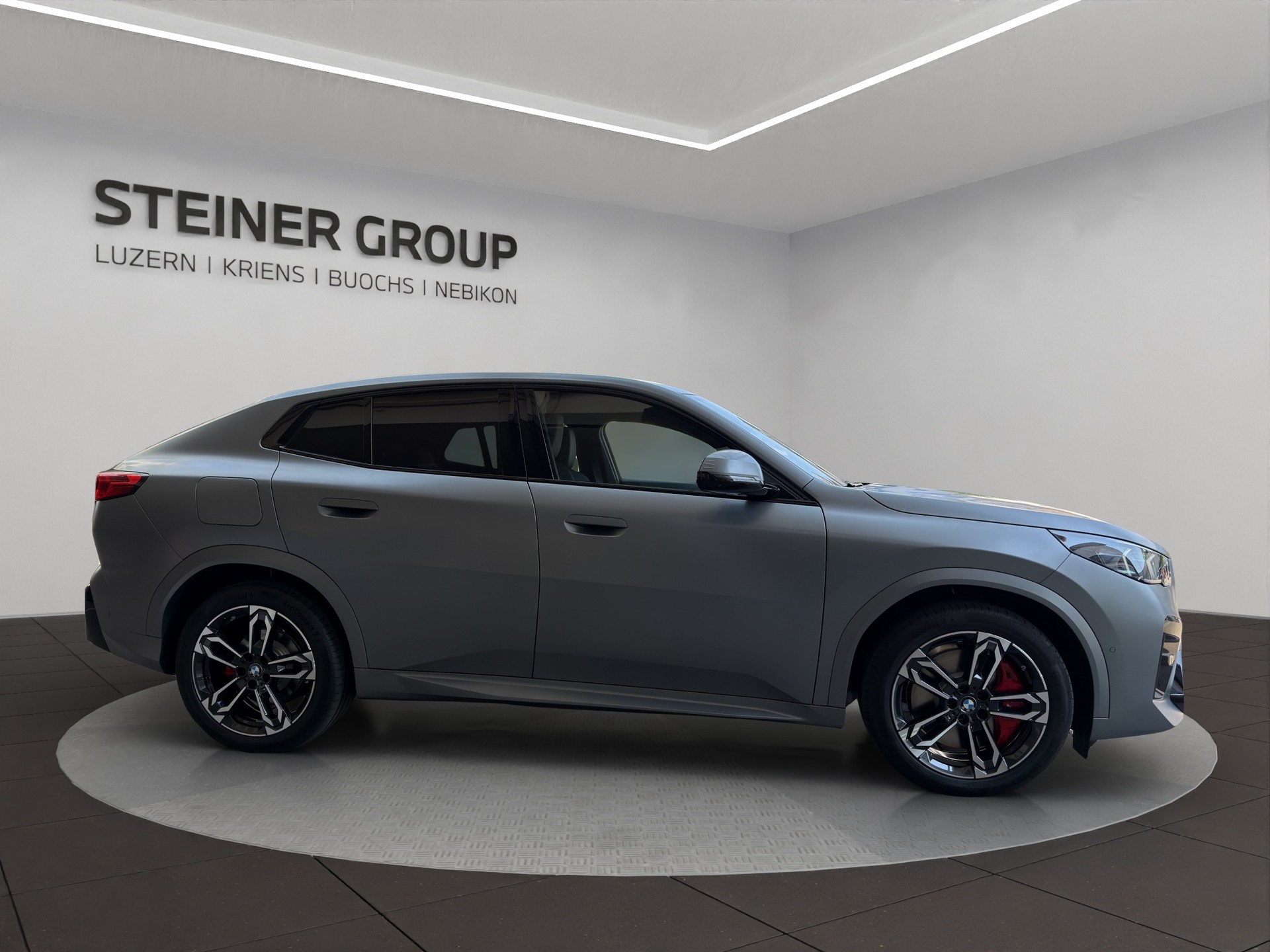 BMW iX2 xDrive 30 M Sport Pro-showroom-element-3