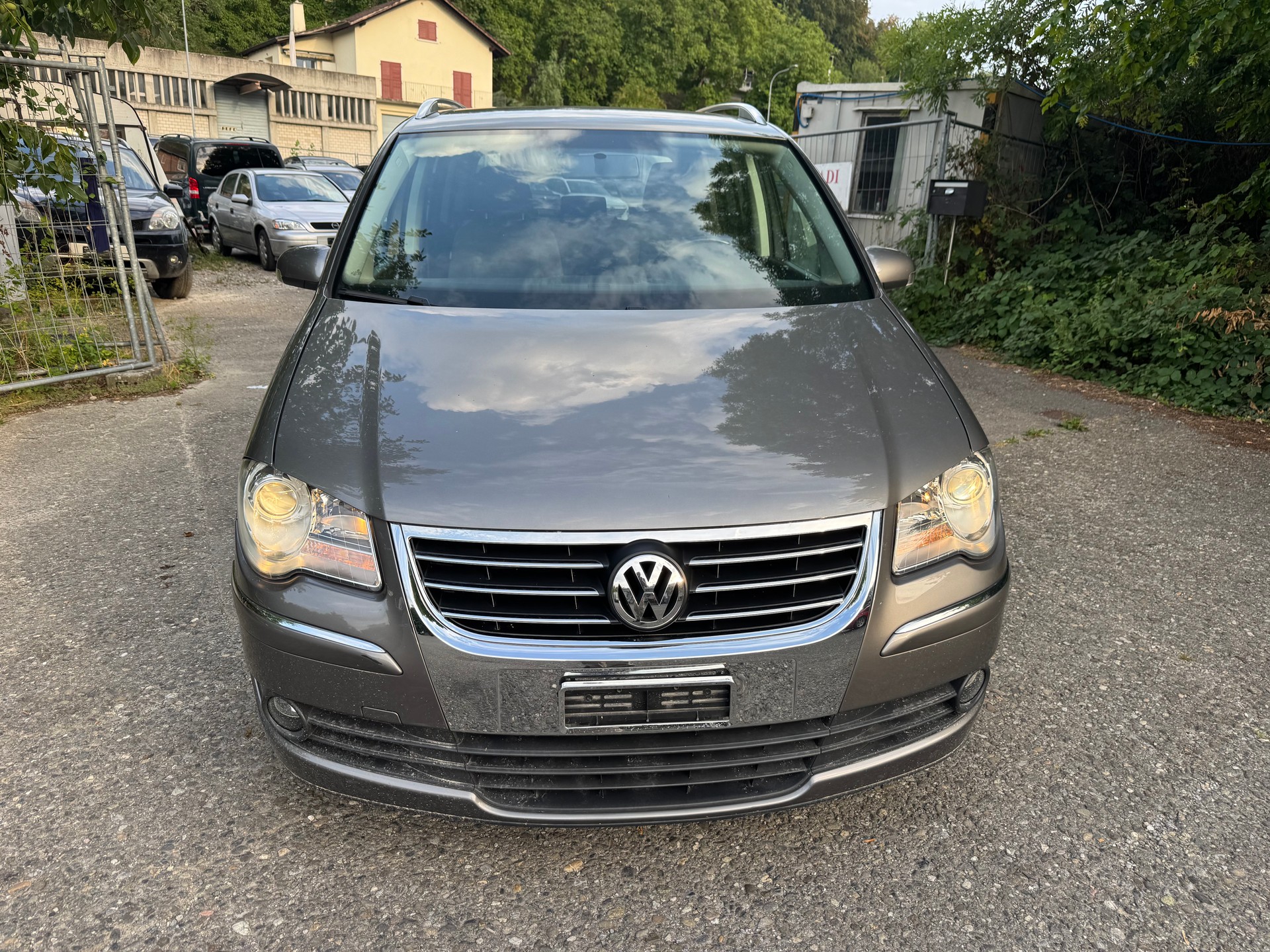 VW Touran 1.4 TSI Highline-image-2
