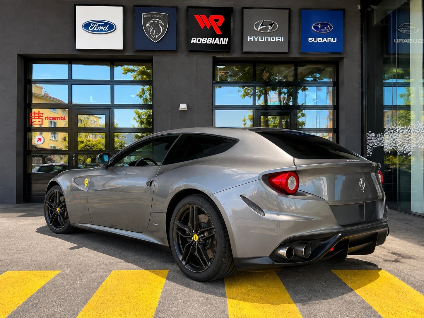 FERRARI FF-image-5