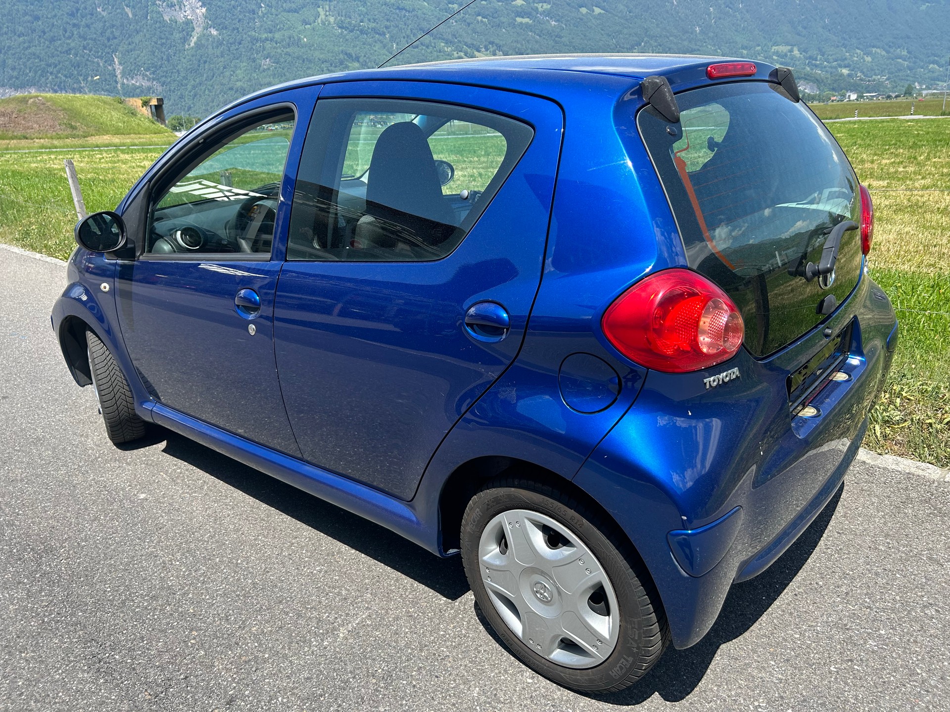 TOYOTA Aygo 1.0 Linea Terra-image-3