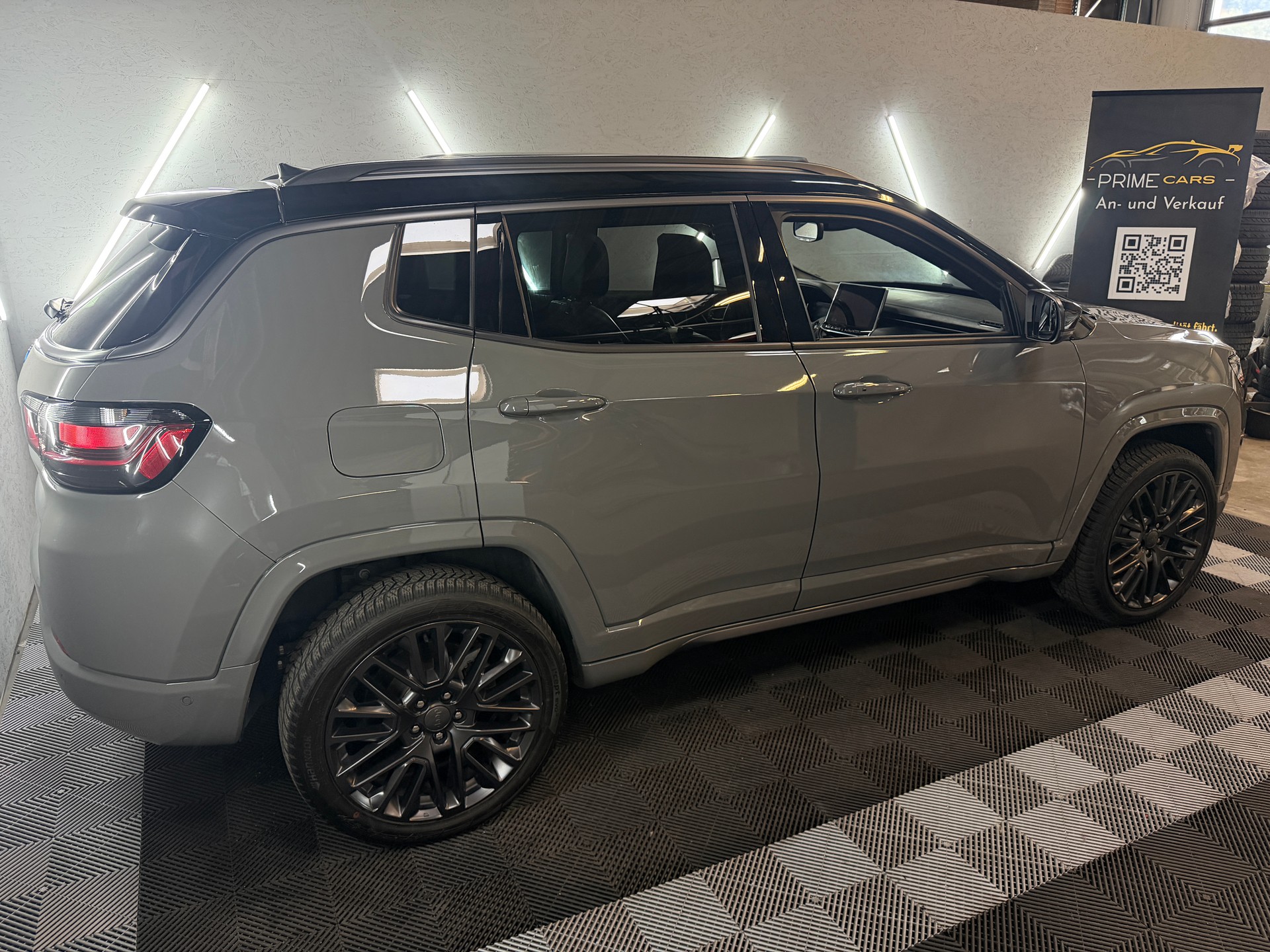 JEEP Compass 1.3 T PHEV S AWD-image-11