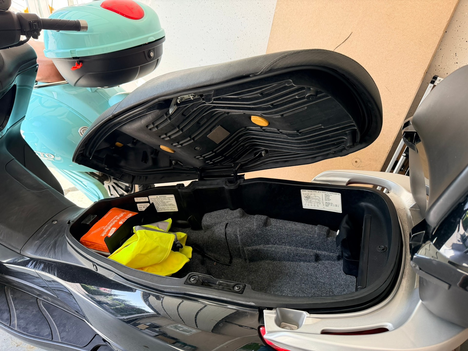 HONDA FES 125 S-Wing ABS-image-6