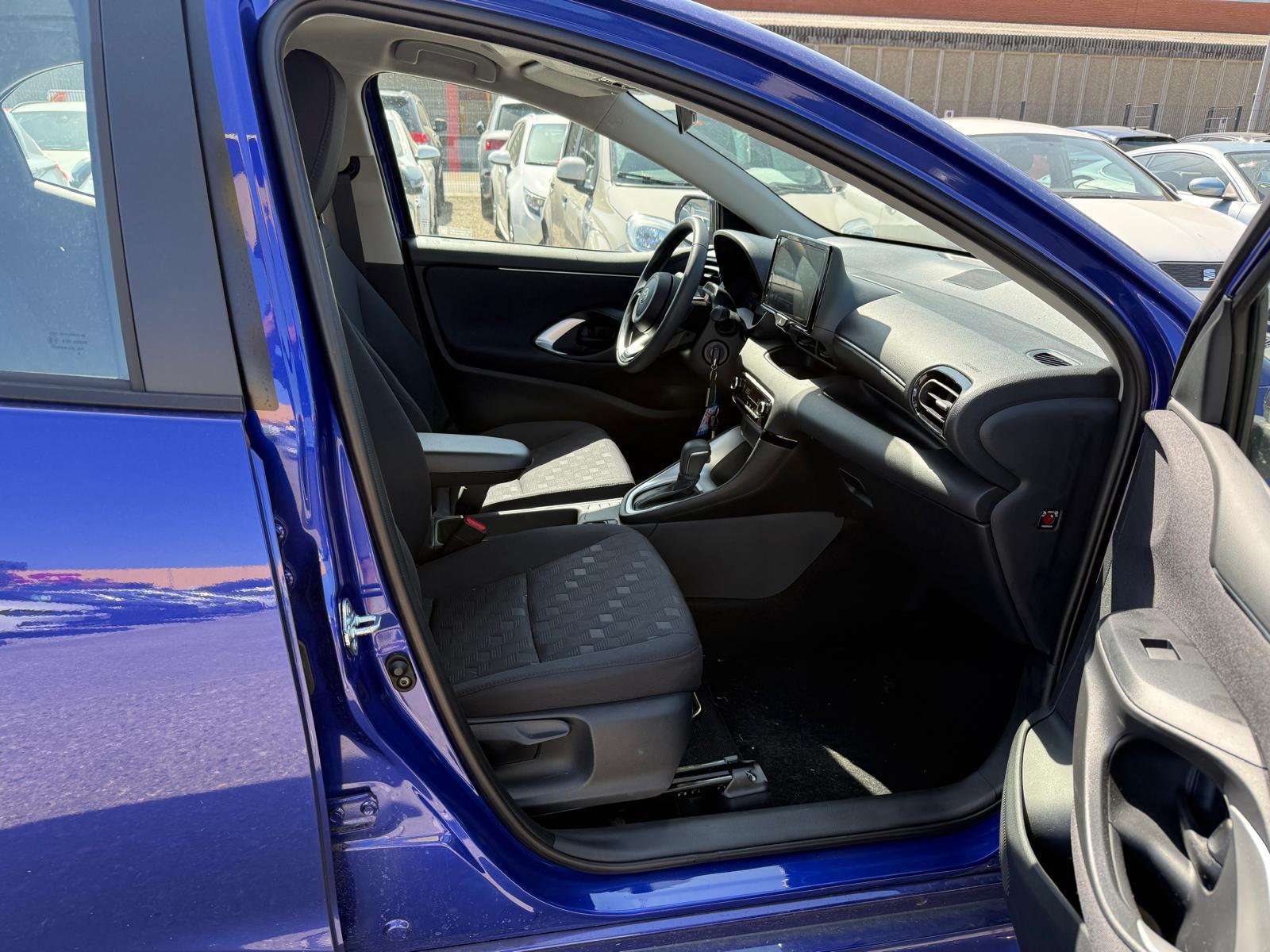 TOYOTA Yaris 1.5 VVT-i HSD Comfort-image-9