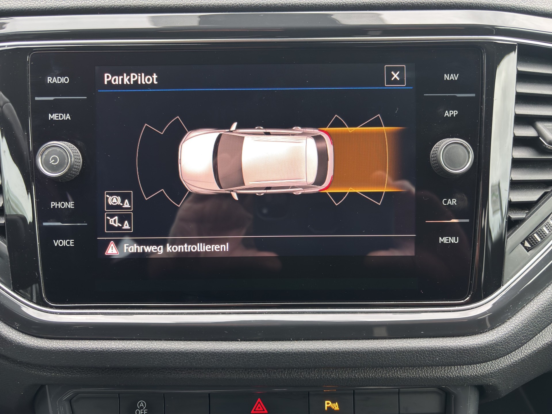 VW T-Roc 2.0 TDI SCR Sport DSG 4Motion-image-6