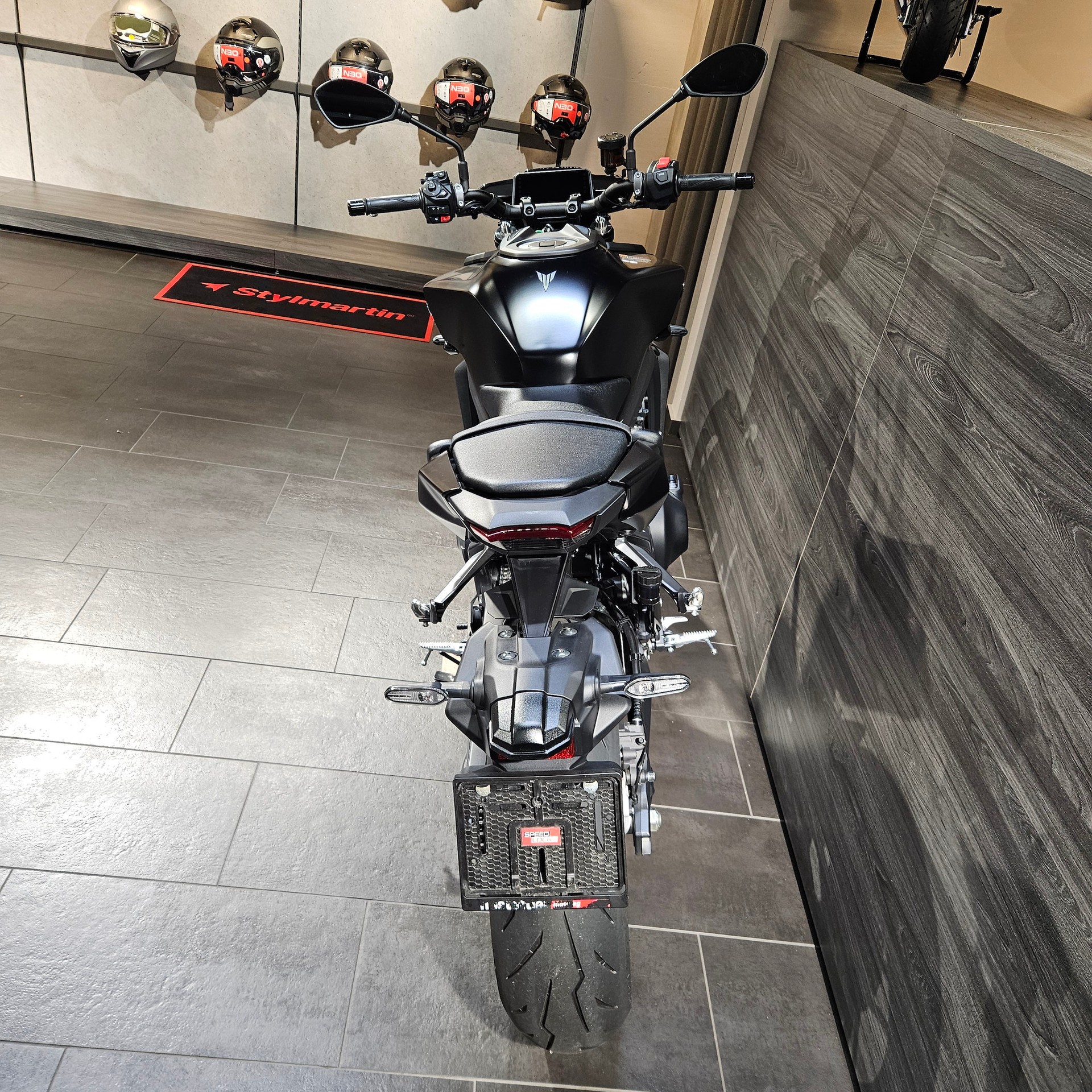 YAMAHA MT-09-showroom-element-3