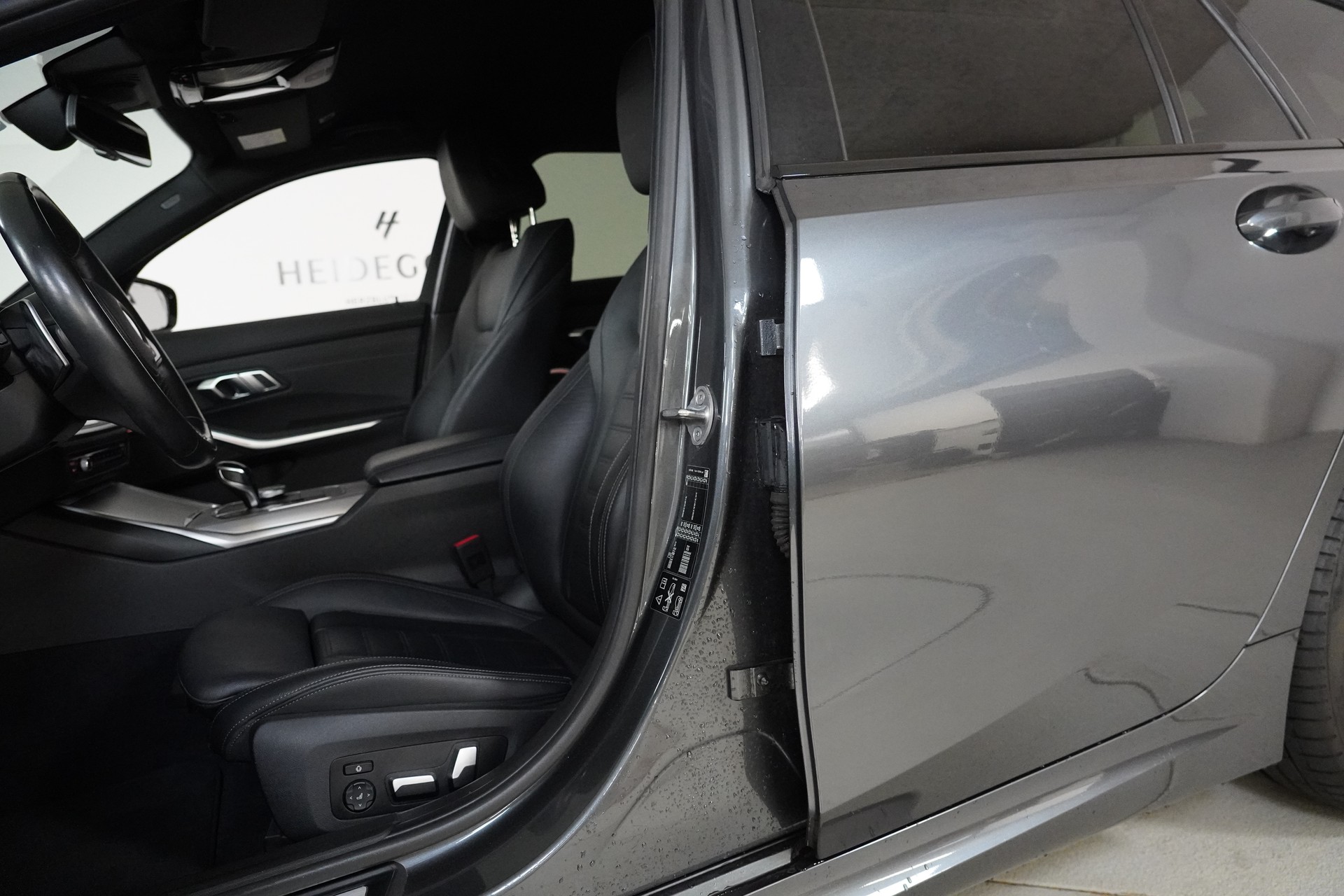 BMW 320d xDrive 48V Touring M Sport Steptronic-image-9