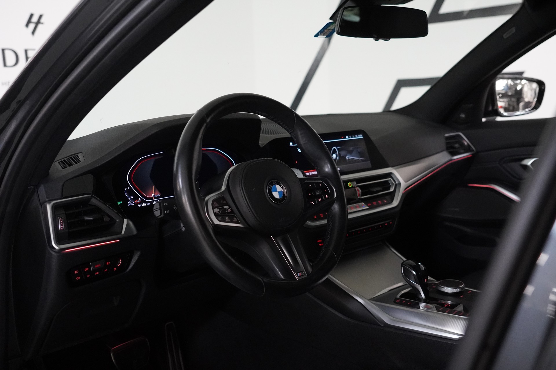 BMW 320d xDrive 48V Touring M Sport Steptronic-image-22