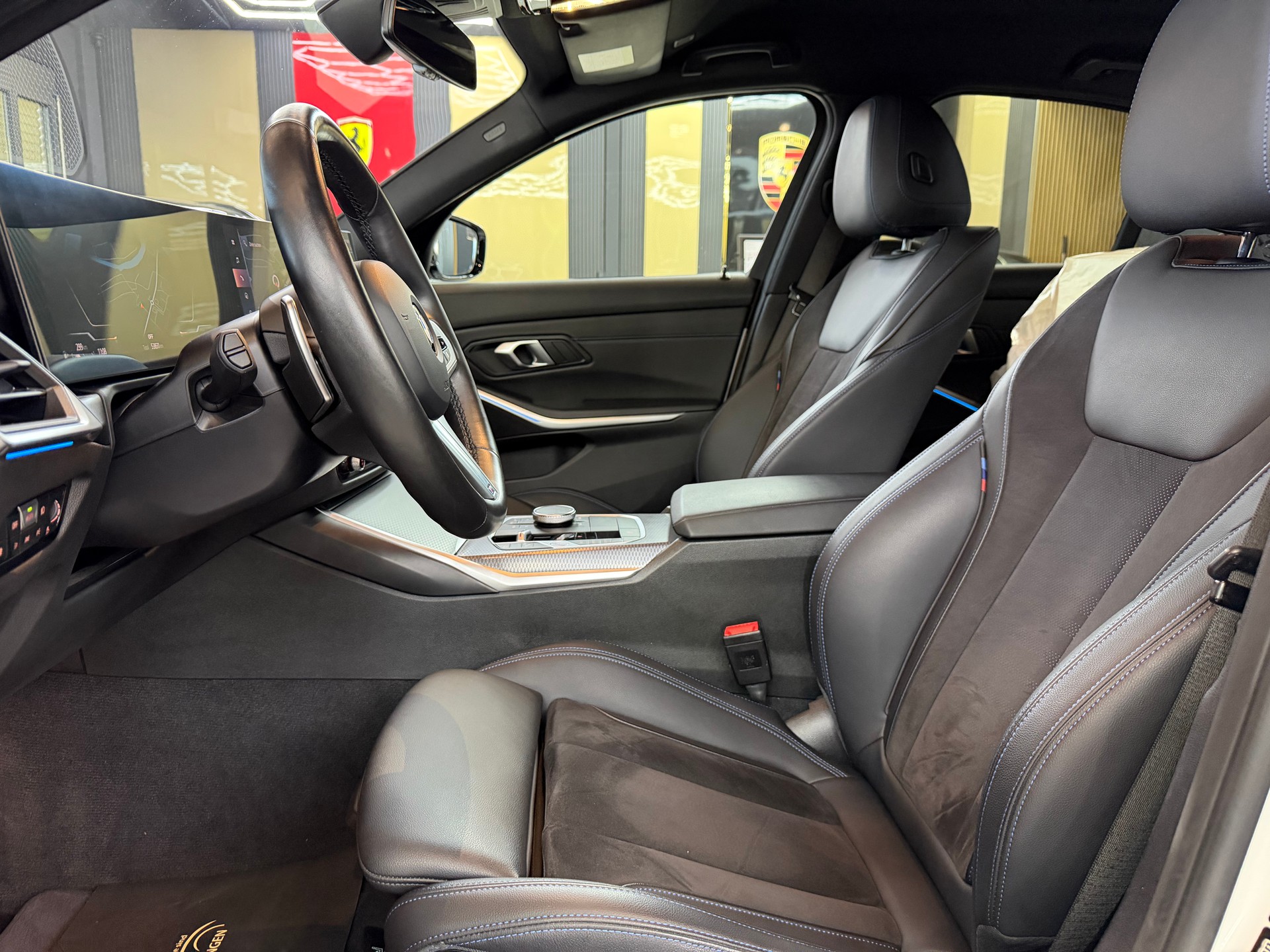 BMW 320d xDrive 48V Steptronic M Sport-image-9