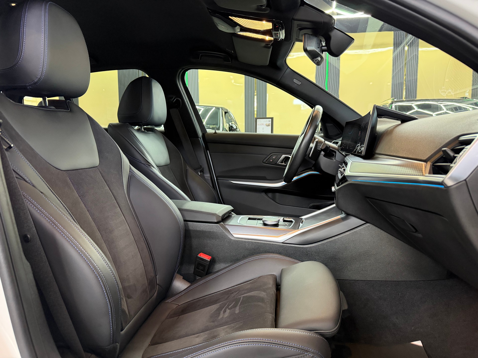 BMW 320d xDrive 48V Steptronic M Sport-image-11