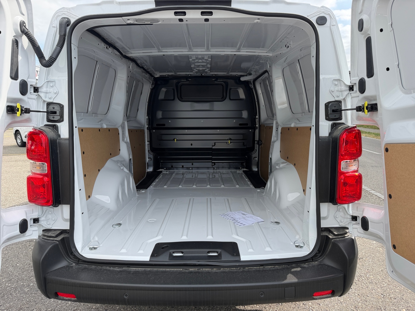 FIAT Scudo 1.5 BlueHDi L3 Easy Pro * 1200 kg Nutzlast * Apple CarPlay & Android Auto Kabellos *-showroom-element-3