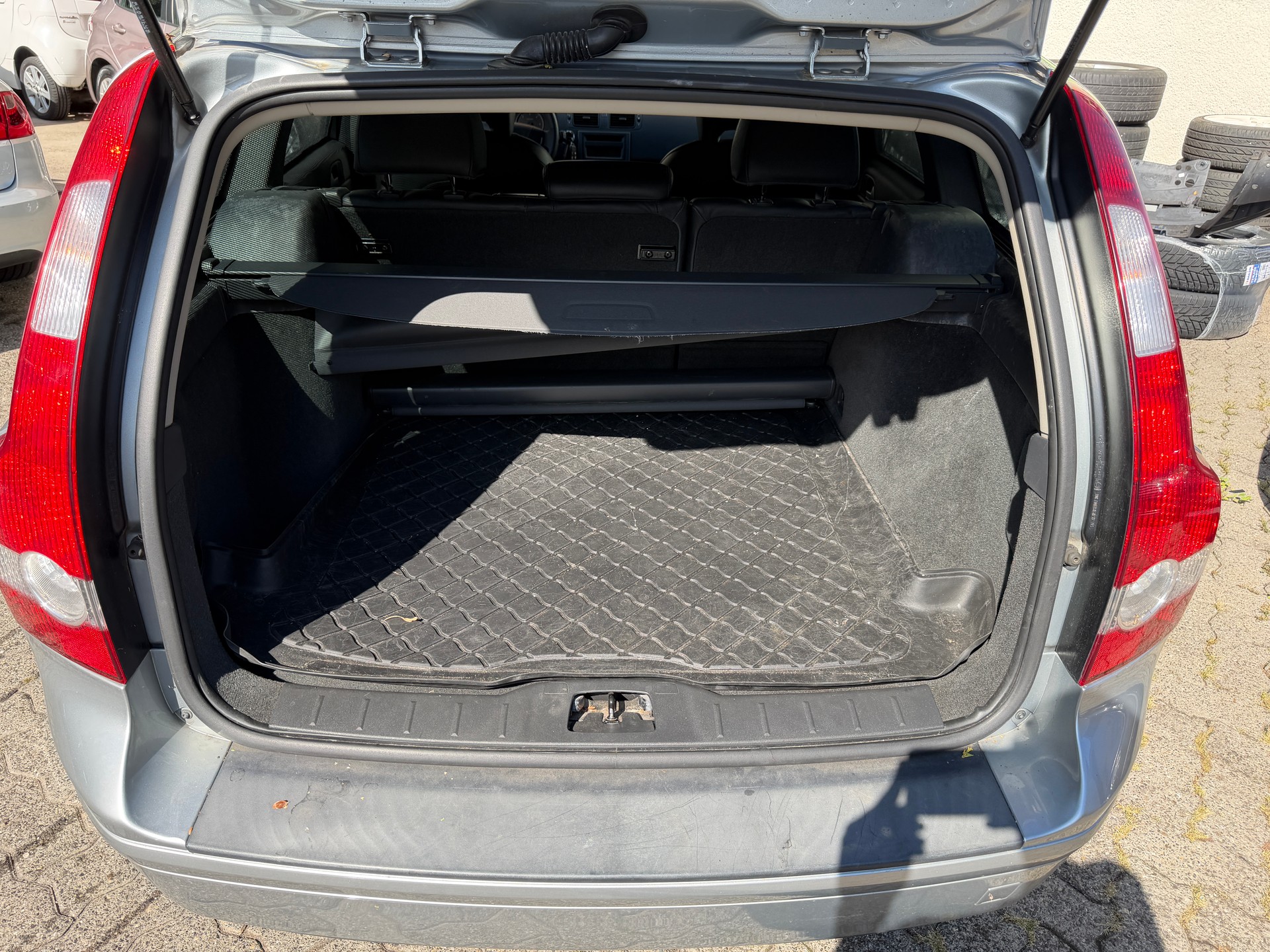 VOLVO V50 1.6D Stockholm "mit Garantie abschliessbar"-image-5