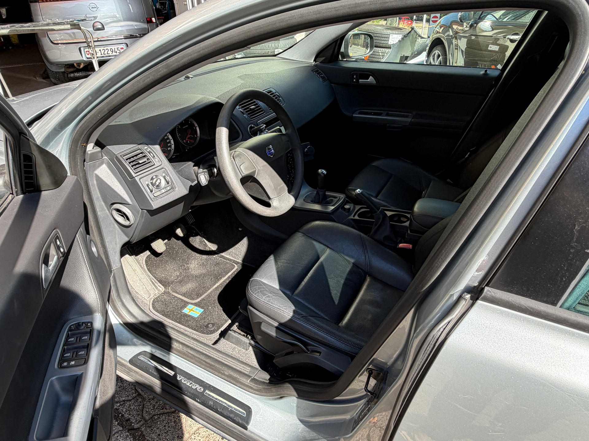 VOLVO V50 1.6D Stockholm "mit Garantie abschliessbar"-showroom-element-1