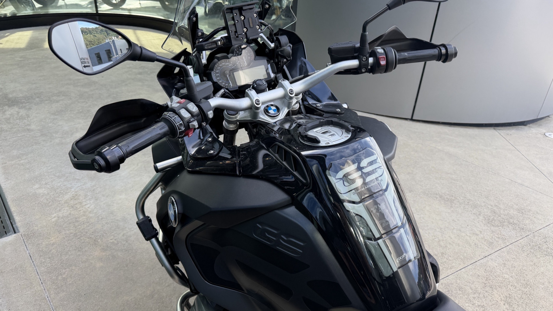 BMW R 1200 GS Adventure Triple Black-image-2