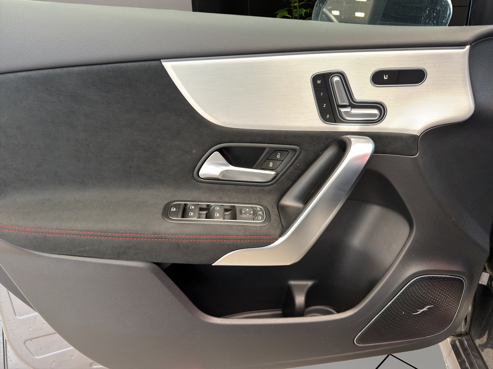 MERCEDES-BENZ A 220 4Matic 8G-DCT-image-6