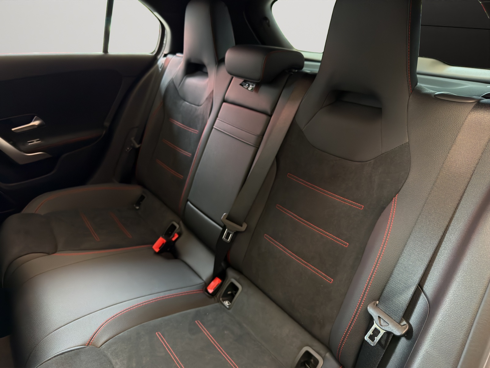 MERCEDES-BENZ A 220 4Matic 8G-DCT-image-9