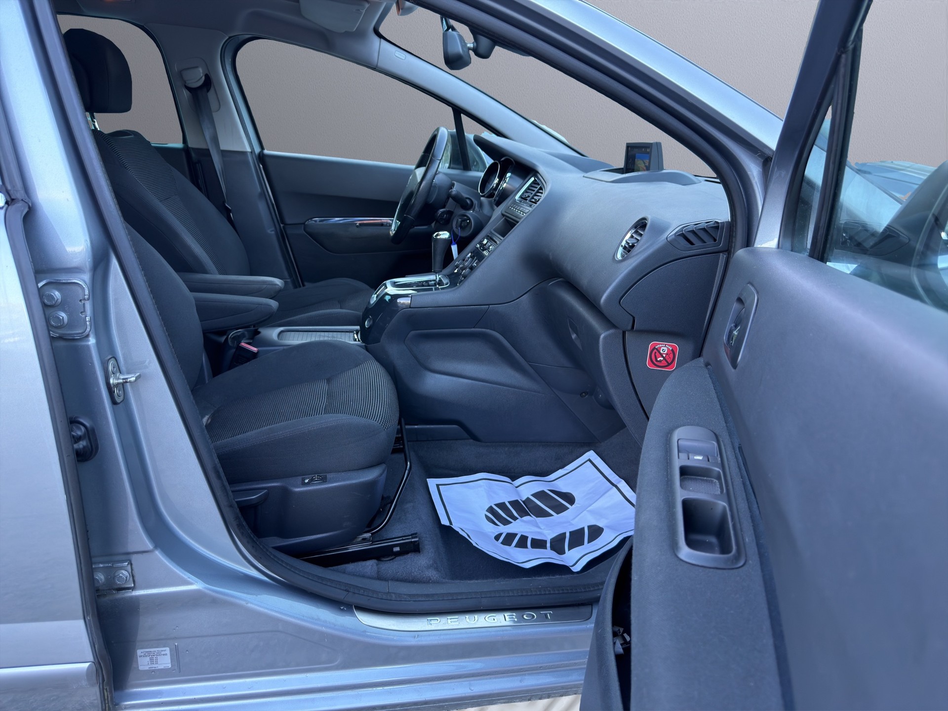 PEUGEOT 5008 1.6 16V T Style Tiptronic-image-10